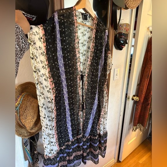 Steve Madden Other - Kimono, chiffon floral stripe